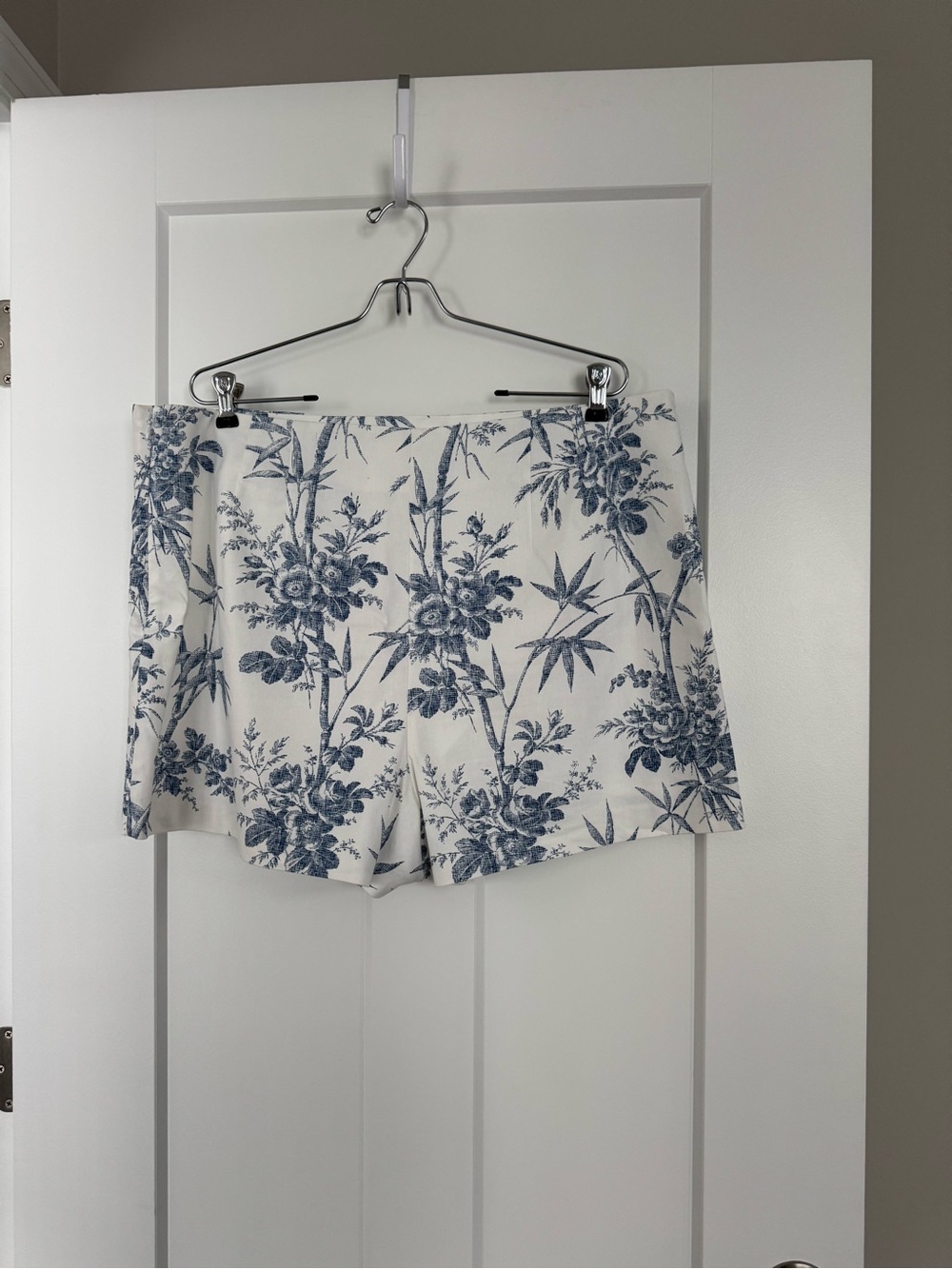 LOFT Floral Print Women's Shorts in White and Blue